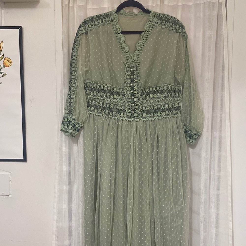 Vintage style green long dress Victorian tulle lace